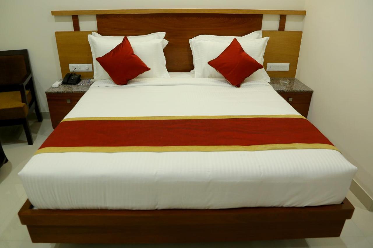 Hotel U.T.Elegance Bangalore Dış mekan fotoğraf